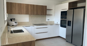 cuisine-moderne-blanche-bois-montbrison