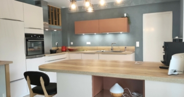 cuisine-moderne-blanche-terracotta-bois-montbrison