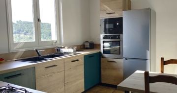 cuisine-moderne-chaleureuse-bois-bleue-montbrison
