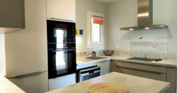 cuisine-moderne-sobre-taupe-montbrison