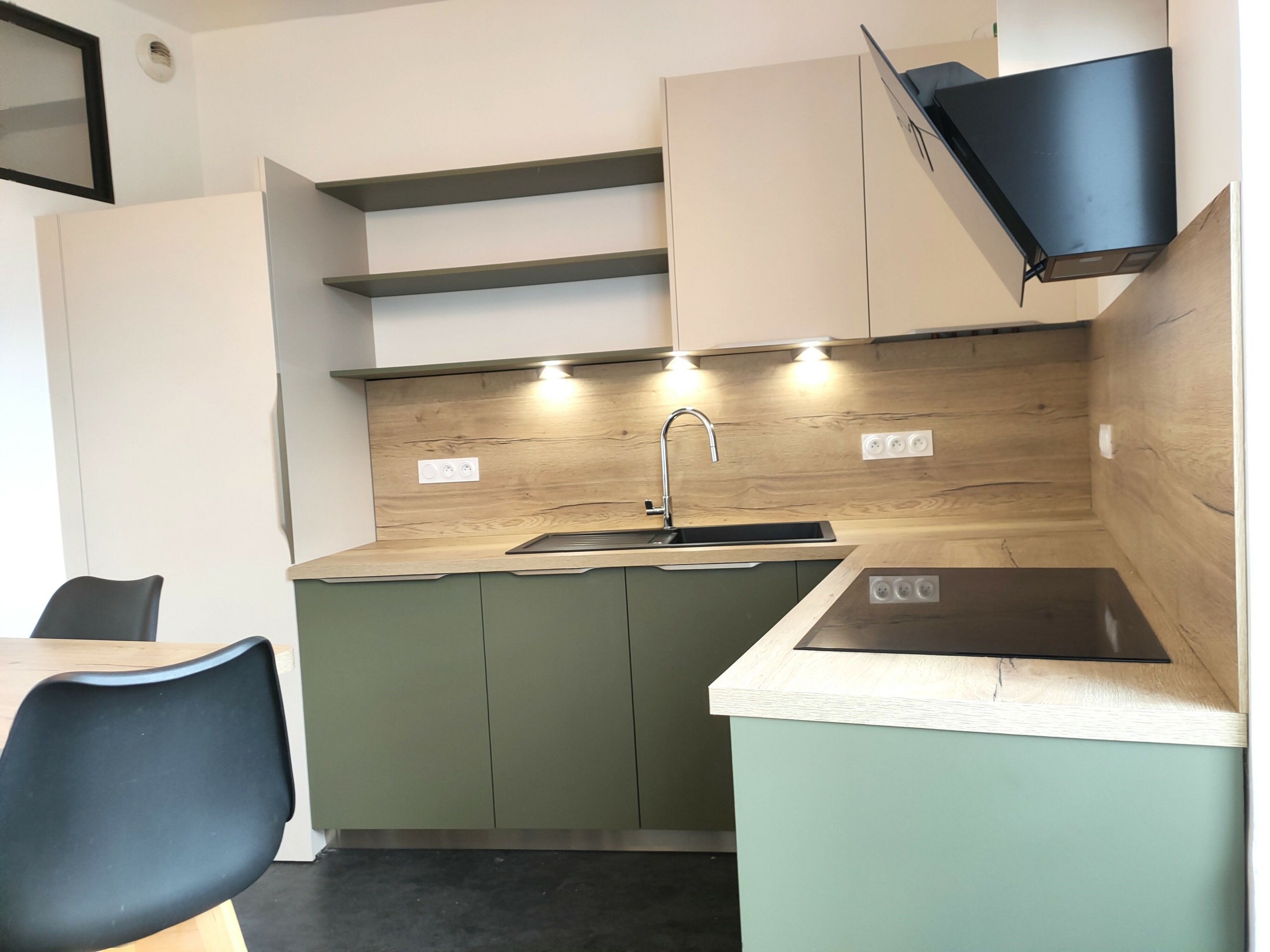 cuisine-scandinave-verte-et-bois-montbrison