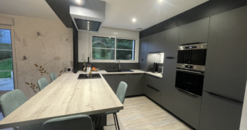 cuisine-grise-bois-moderne