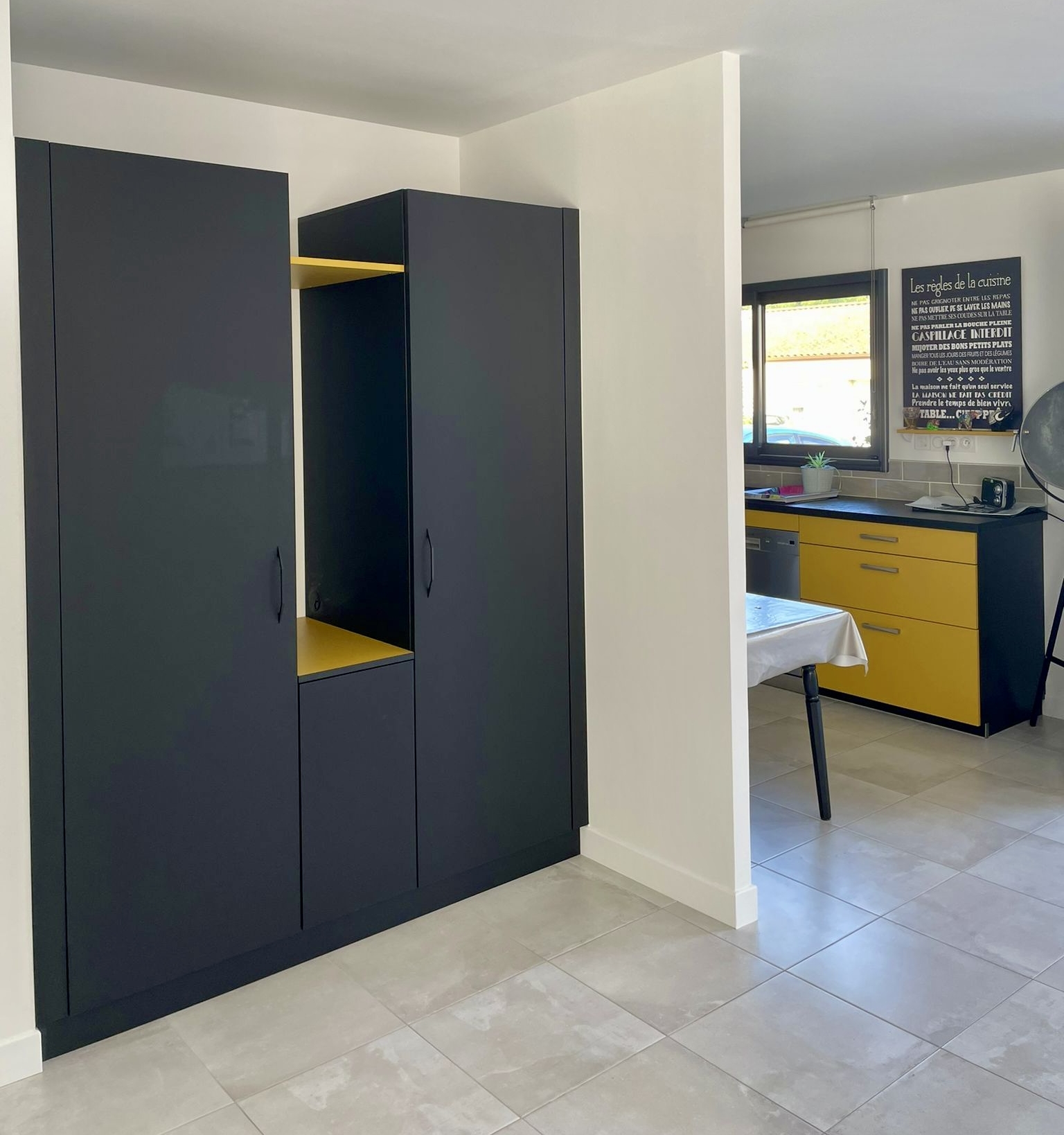 dressing-entrée-noir-jaune