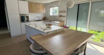cuisine-blanche-bois-ilot-central-comera
