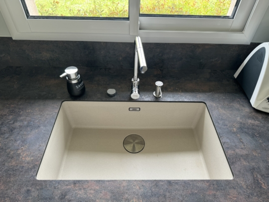 evier-moderne-beige-mineral-bourgoin-jallieu
