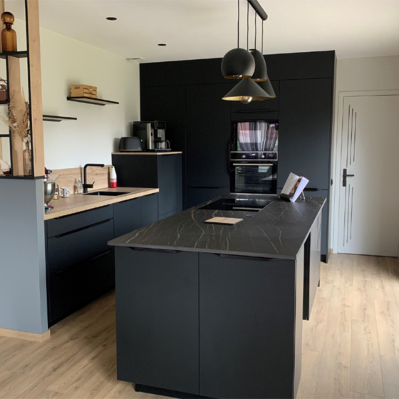 CUISINE-SOFT NOIR ILOT 02-COMERA-CUISNES-CHOLET