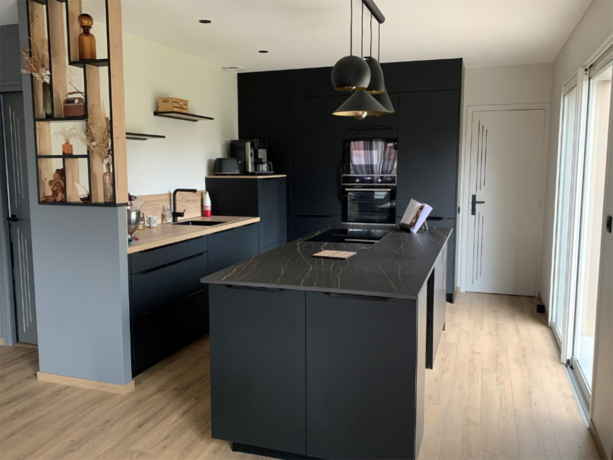 CUISINE-SOFT NOIR ILOT 02-COMERA-CUISNES-CHOLET