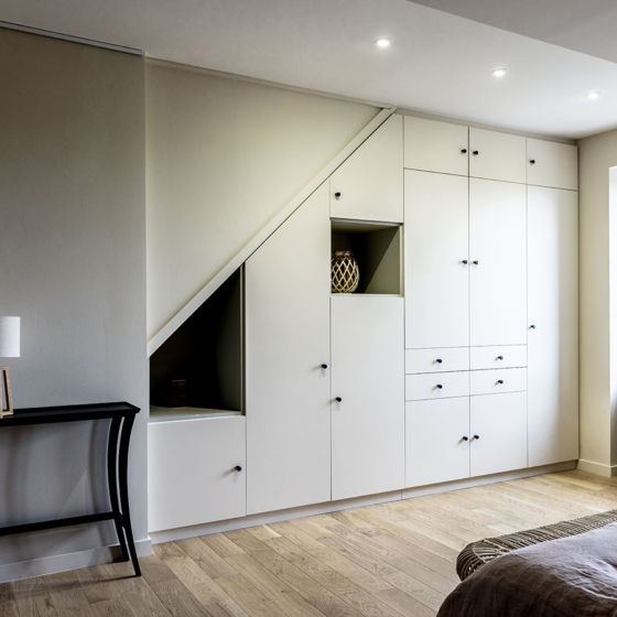 dressing blanc -amenagement sous plente-comera-cuisines-chateaubriand