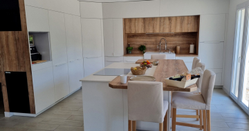 cuisine-blanche-vue-face-comera-cuisines-carquefou