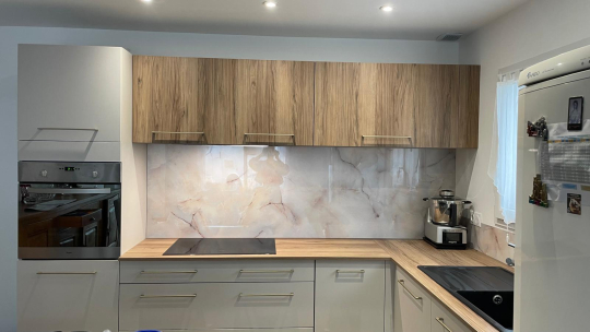 cuisine-moderne-beige-bois-saint-laurent-du-var