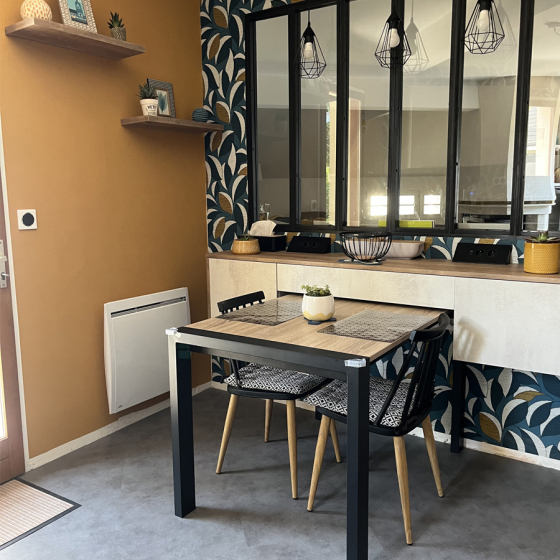 cuisine-petit-espace-repas-bois-comera-cuisines-carquefou