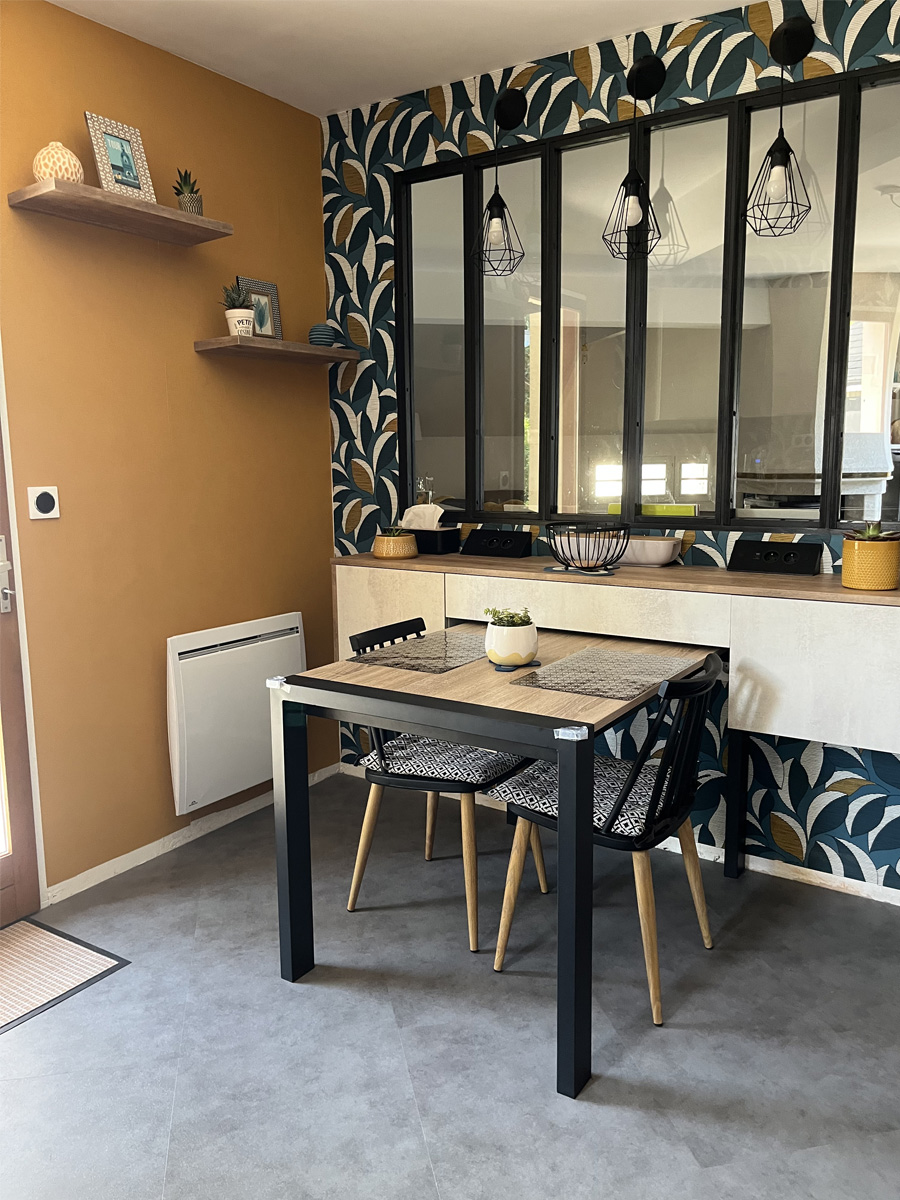 cuisine-petit-espace-repas-bois-comera-cuisines-carquefou