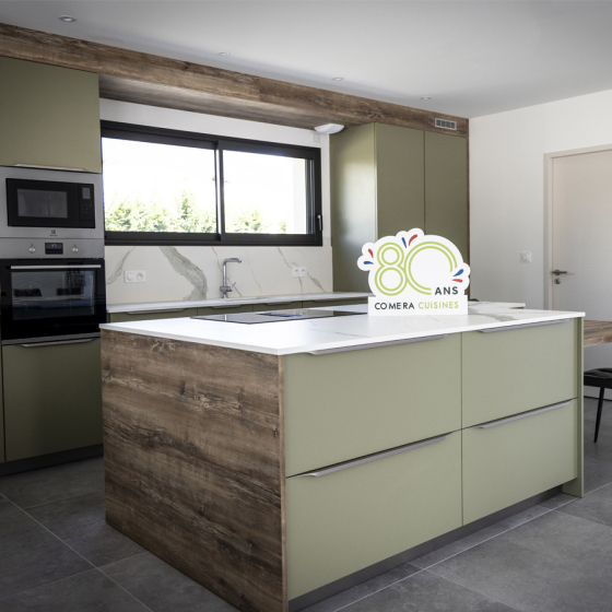 cuisine-vert-pistache-zoom-ilot-bois-comera-cuisines-chateaubriant