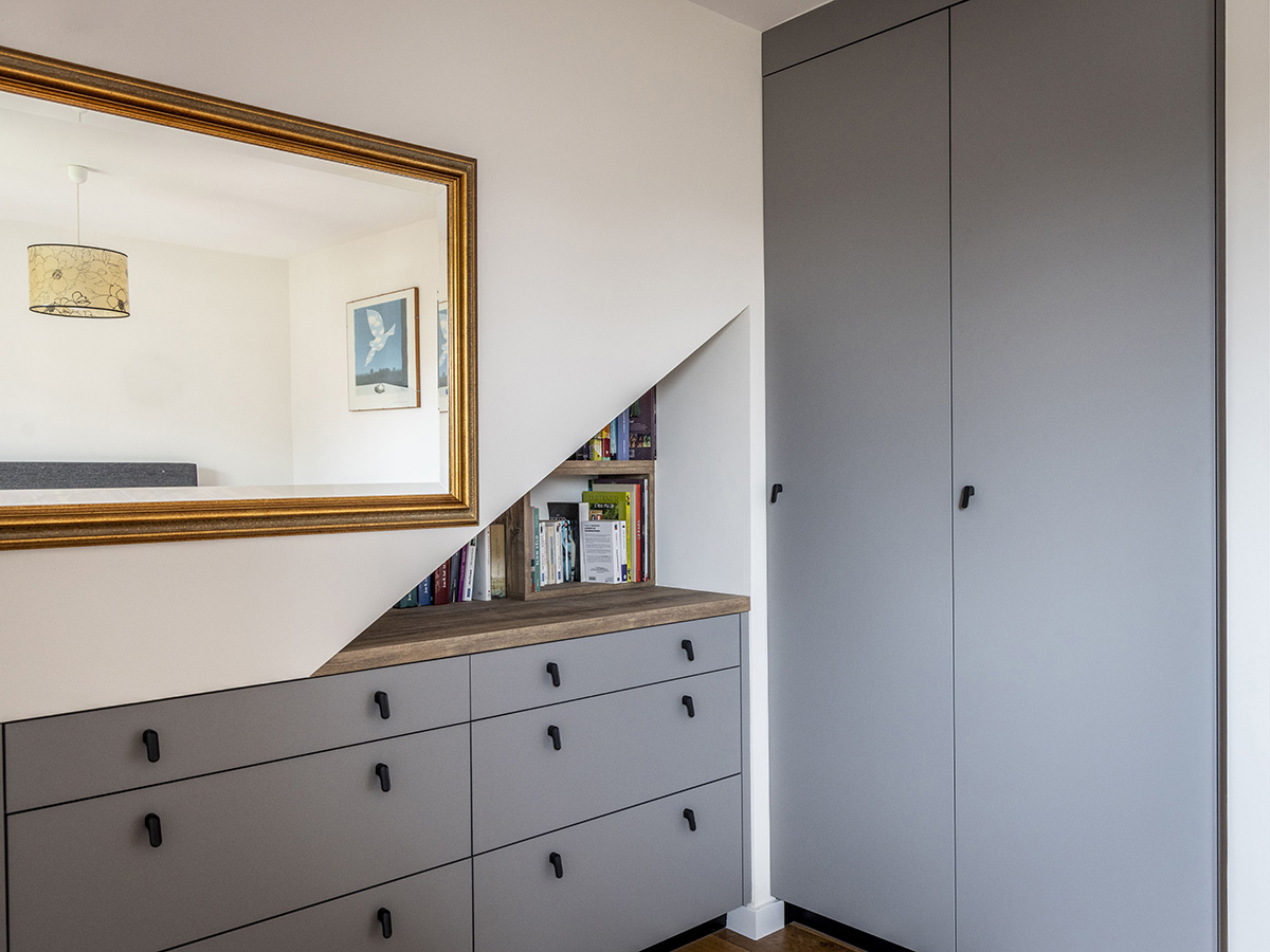 dressing gris -amenagement sous plente2-comera-cuisines-chateaubriand