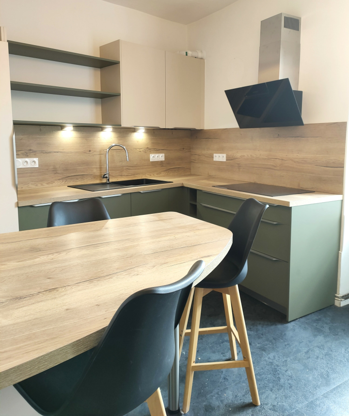 petite cuisine moderne avec ilot central conviviale