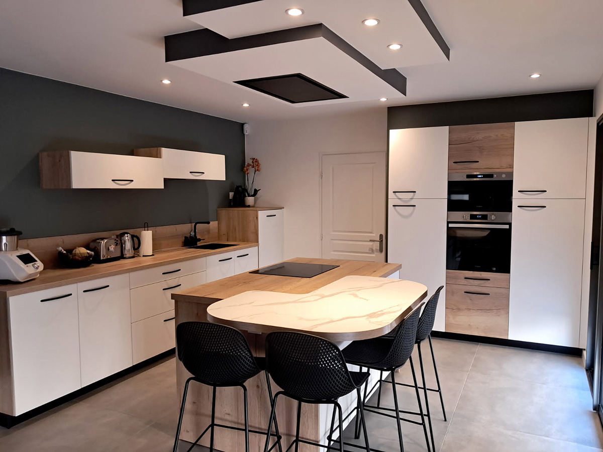 cuisine-blanche-bois-comera-cuisines-les-herbiers
