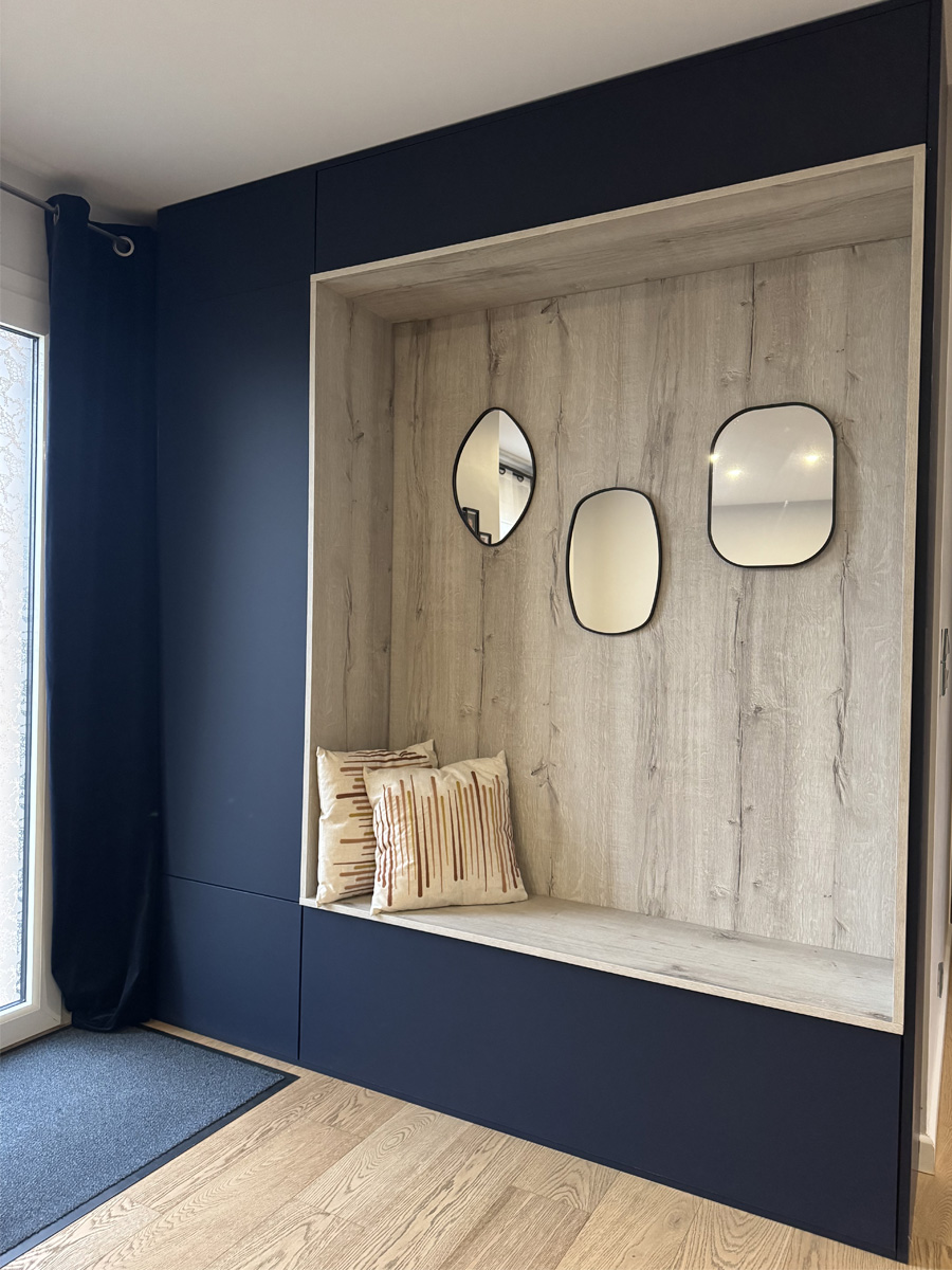 meuble-entree-rangements-bleu-mat-bois-comeras-cuisines-sautron
