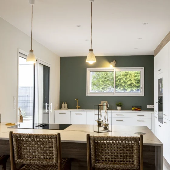 cuisine-blanche-bois-ilot-comera-chateaubriant