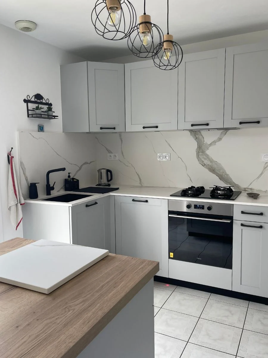 cuisine-grise-facade-cadre-comera-carquefou