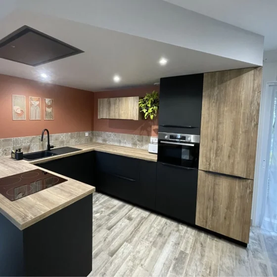 cuisine-laque-mat-noir-comera-les-herbiers