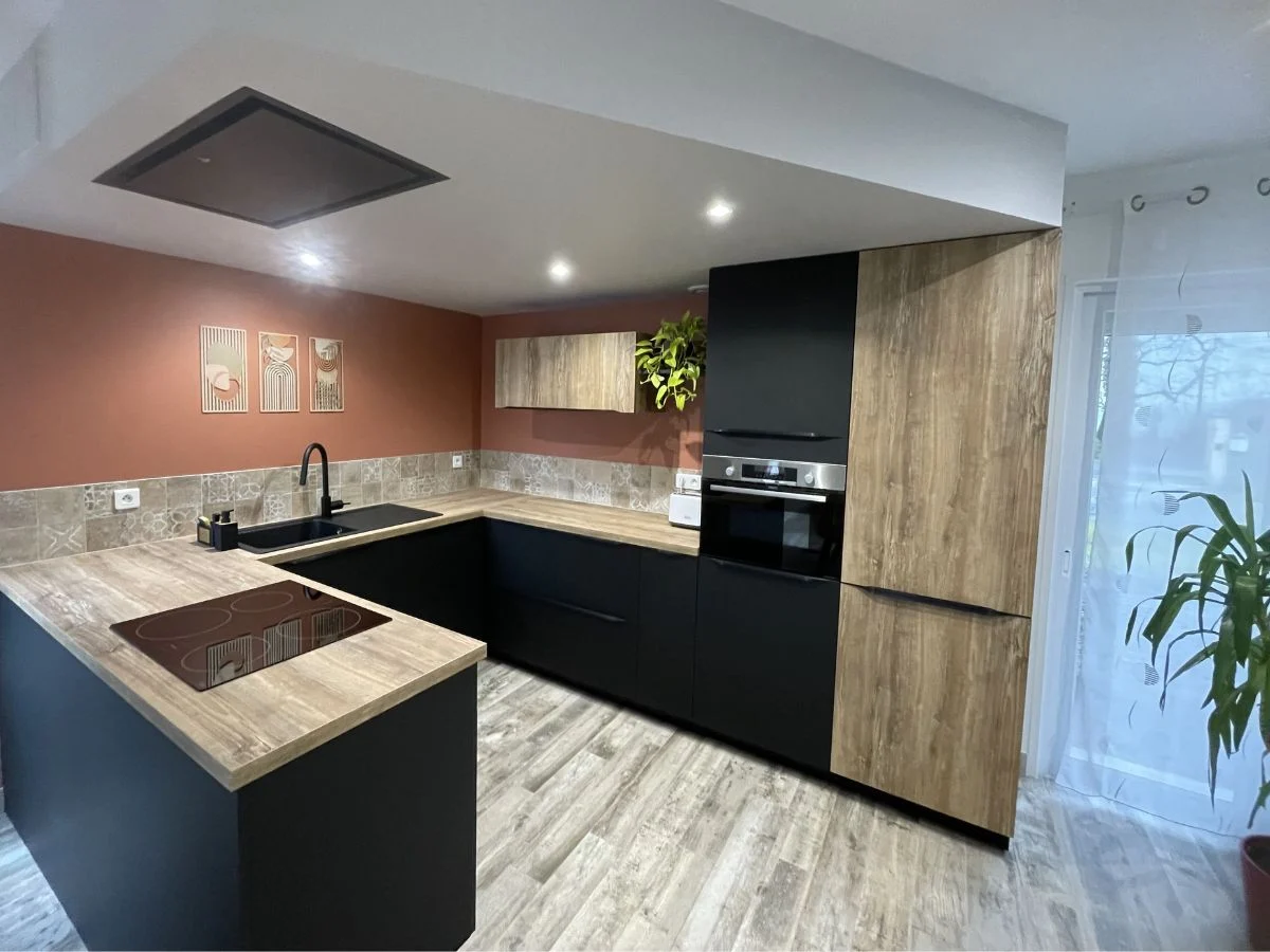 cuisine-laque-mat-noir-comera-les-herbiers